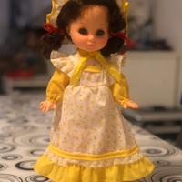 Bambola anni 70/80 vestito giallo