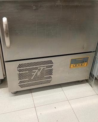 abbattittore cucina industriale 