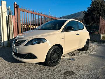 Lancia Ypsilon 1.0 Hybrid