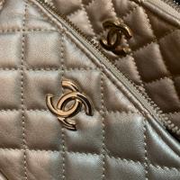 Tris di Pochette con tracolla  oro firmate Chanel.