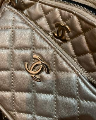 Tris di Pochette con tracolla  oro firmate Chanel.