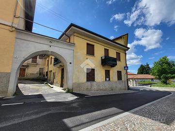 CASA SEMINDIPENDENTE A BESANA IN BRIANZA