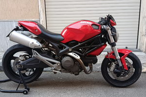 Ducati monster 696