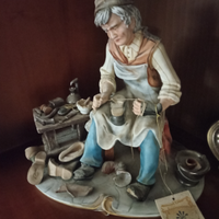 Capodimonte fine ceramica policroma Calzolaio Ciab