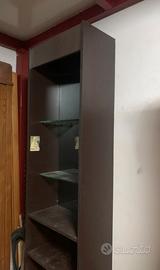 Libreria Angolare con Ripiani in Vetro e Specchio