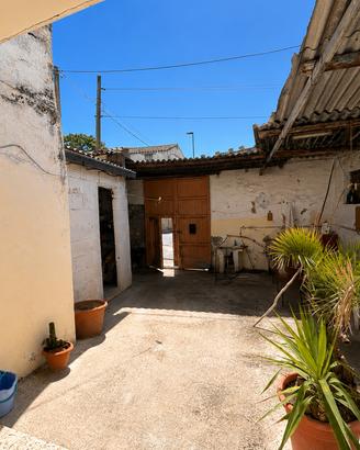 Casa Indipendente su due livelli con cortile
