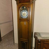 orologio a pendolo da terra