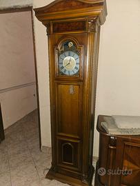 orologio a pendolo da terra