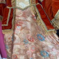 Vestito da carnevale classico e incantevole