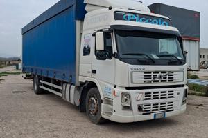 Volvo FM 9 , 300 , cassone centinato 9.50 ( cambio