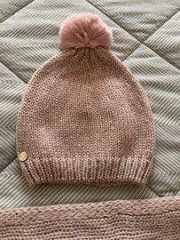 Cappellino e scaldacollo Motivi