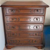 Mobile antico con 5 cassetti in buone condizioni