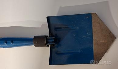 BADILE PIEGHEVOLE PER NEVE, AUTO, CAMPEGGIO