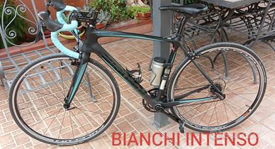 BICI DA CORSA BIANCHI INTENSO.