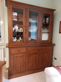 Credenza, tavolo e sedie in legno massello