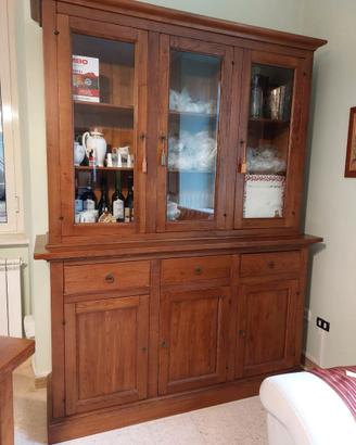 Credenza, tavolo e sedie in legno massello