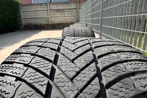 Pneumatici 245/40 19 M+S