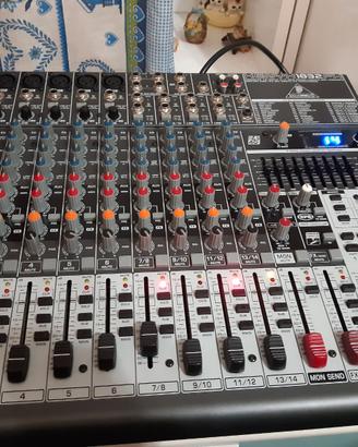 Behringer XENYX 1832 FX  MIXER