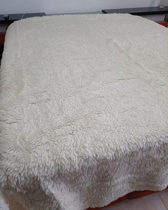 Coperta di pelo bianca 