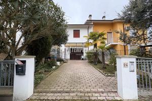 Villetta a schiera su due livelli - San Martino Sp