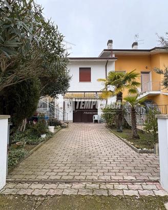 Villetta a schiera su due livelli - San Martino Sp