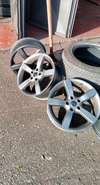 AUDI: tre cerchi in lega 235/55/17