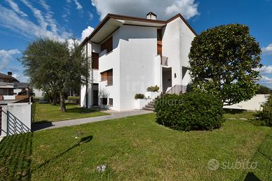 Villa con giardino a Udine: 1casa 1000 possibilità