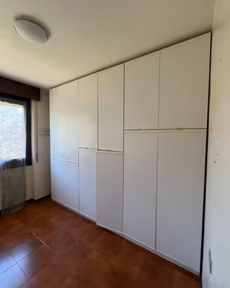 Spazioso e capiente armadio bianco