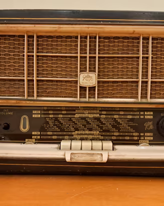 Radio vintage marca Geloso