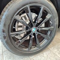 Cerchi e gomme da 20 per BMW x4