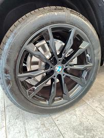 Cerchi e gomme da 20 per BMW x4