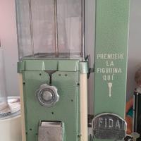 distributore caramelle e figurine