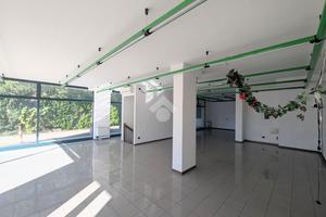 NEGOZIO A SAN VENDEMIANO