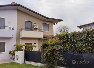 Immobile in asta di 205 m² con 4 locali e box auto