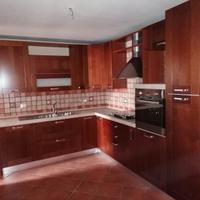 Cucina ad angolo completa di elettrodomestici