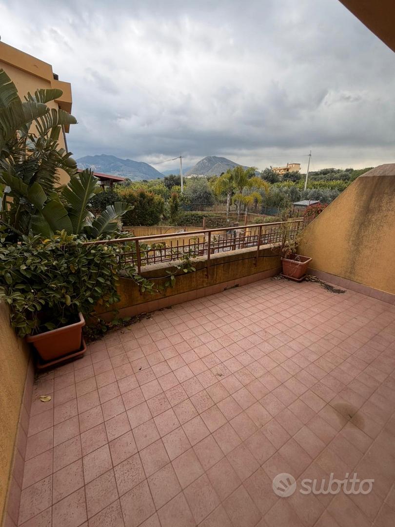 Villa ristrutturata a CASTELDACCIA - Vista 4