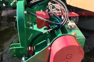 Macchina agricola trincia