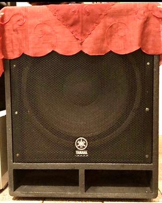 Subwoofer attivo pe dj professionale Yamaha SW500