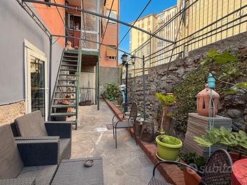 Appartamento ammobiliato con cortile privato