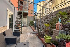 Appartamento ammobiliato con cortile privato