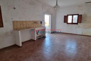 DATTILO SOPRANO-Casa indipendente da ristrutturare