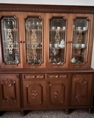 Sala da pranzo classica anni '70 in legno massicci