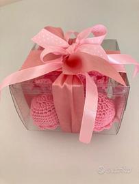 Scarpine da neonato lavorazione uncinetto a mano