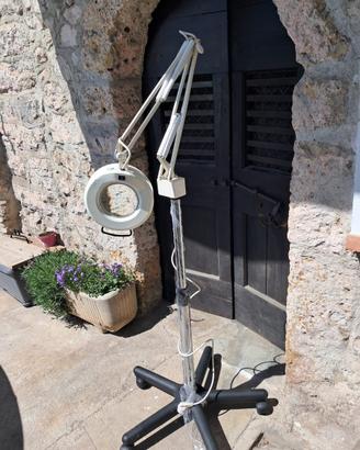 Lampada da estetista