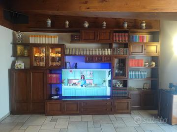 Mobile in legno massello versatile