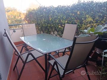 Tavolo da esterno con 4 sedie reclinabili