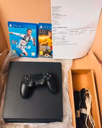 PS4 slim 1TB compreso joystick e 2 giochi