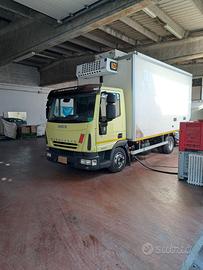 CAMION IVECO EUROCARGO CON SPONDA IDRAULICA