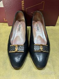 Scarpa con tacco basso