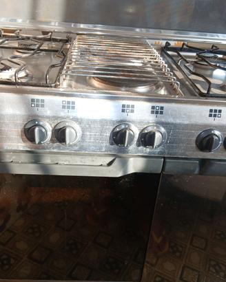 Cucina gas e forno elettrico